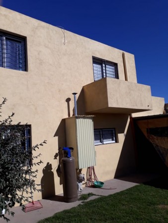 VENDO CASA EN BARRIO CON SEGURIDAD EN VILLA ESQUIU. EXCELENTE OPORTUNIDAD!!!