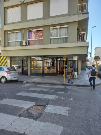 VENDO LOCAL COMERCIAL EN EL CENTRO DE CORDOBA 