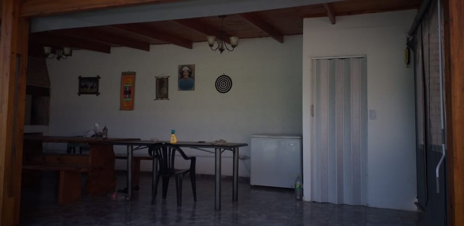 PROPIEDAD A LA VENTA CON PILETA EN BARRIO CON SEGURIDAD!!!!!