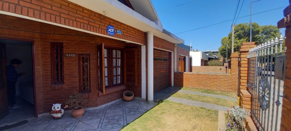 HERMOSA CASA EN LA VENTA EN B° POETA LUGONES. CON CERTIF. BANCOR!!!!