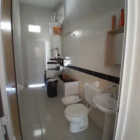 CASA EN VENTA EN BARRIO CON SEGURIDAD, VILLA ESQUIU. OPORTUNIDAD!!!!!!