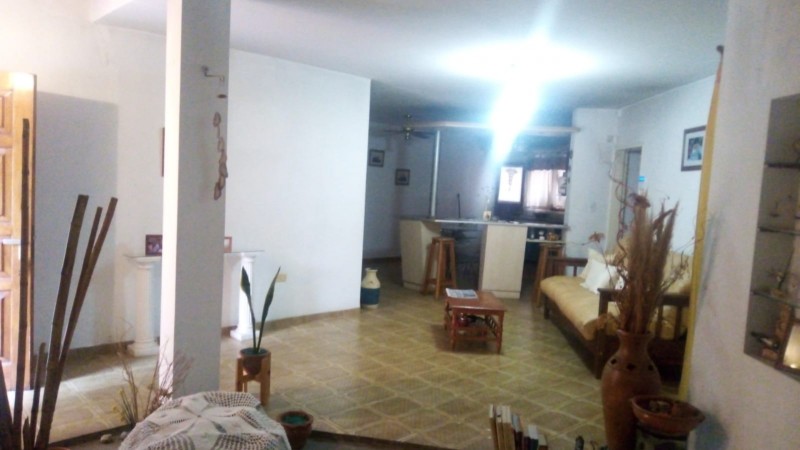CASA EN VENTA 3 DORM. EXCELENTE UBICACIÓN EN B° POETA LUGONES