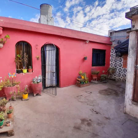 VENDO CASA +DPTO EN B°PANAMERICANO