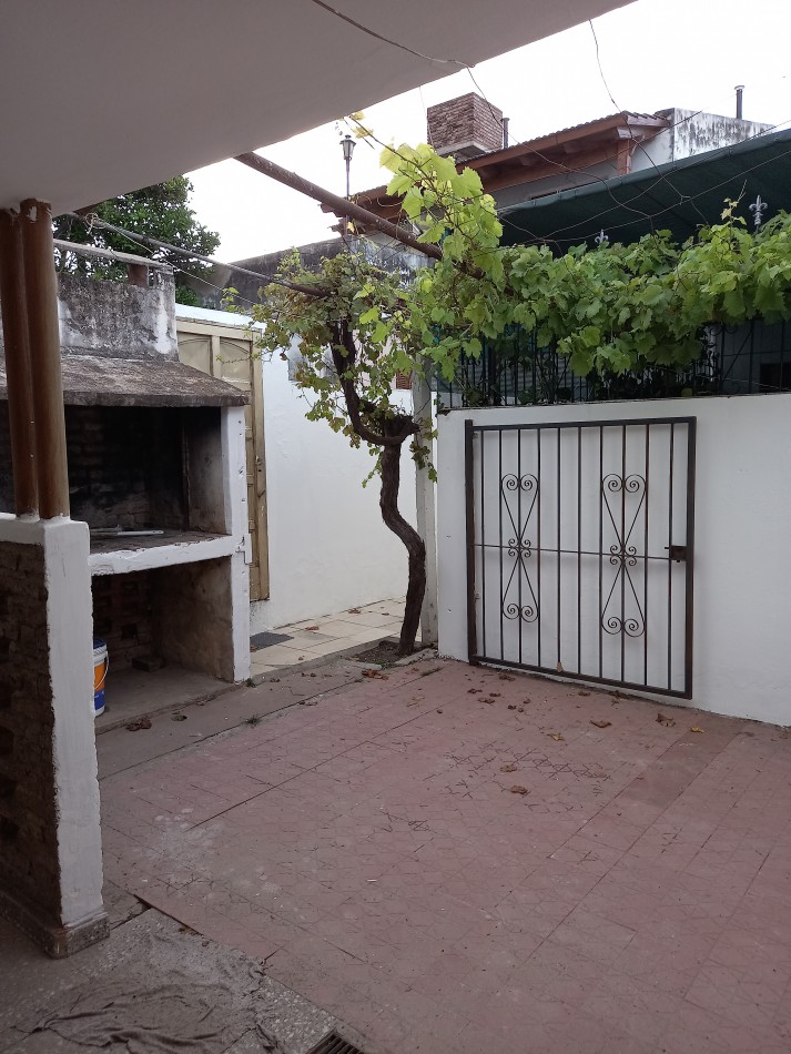ALQUILO CASA INTERNA 2 DORM. B° YOFRE NORTE!!!!!