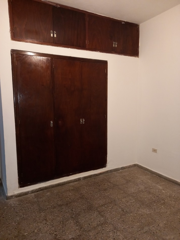ALQUILO CASA INTERNA 2 DORM. B° YOFRE NORTE!!!!!