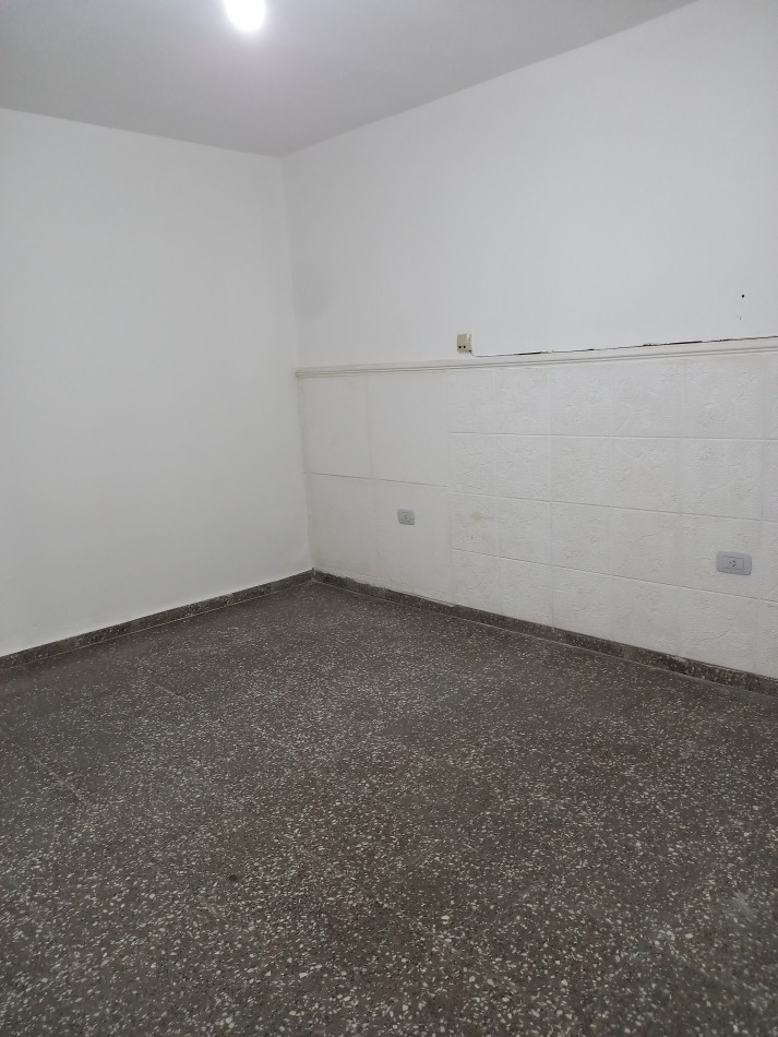 ALQUILO CASA INTERNA 2 DORM. B° YOFRE NORTE!!!!!