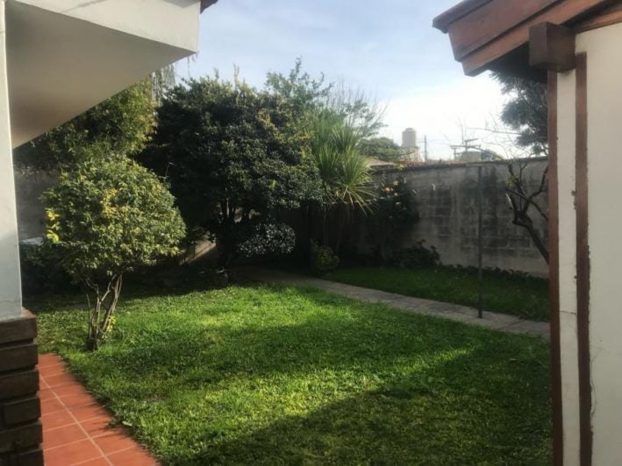 CASA CON QUINCHO EN VENTA BARRIO MARQUES DE SOBREMONTES . OPORTUNIDAD!!!!!! 