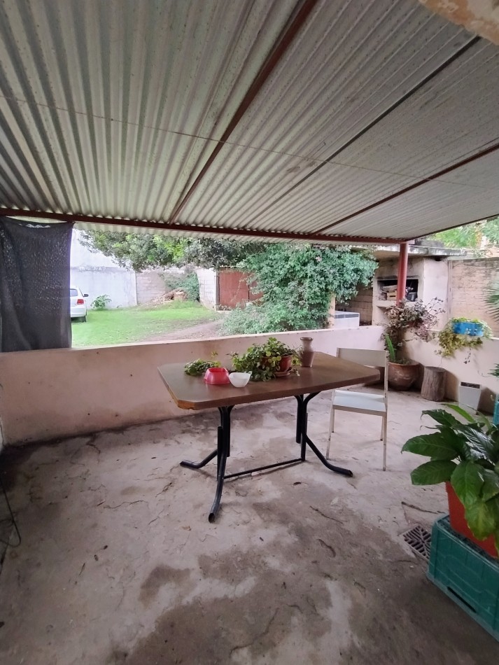 CASA A LA VENTA CON GRAN TERRENO EN B° ARGUELLO, EXCELENTE OPORTUNIDAD!!!