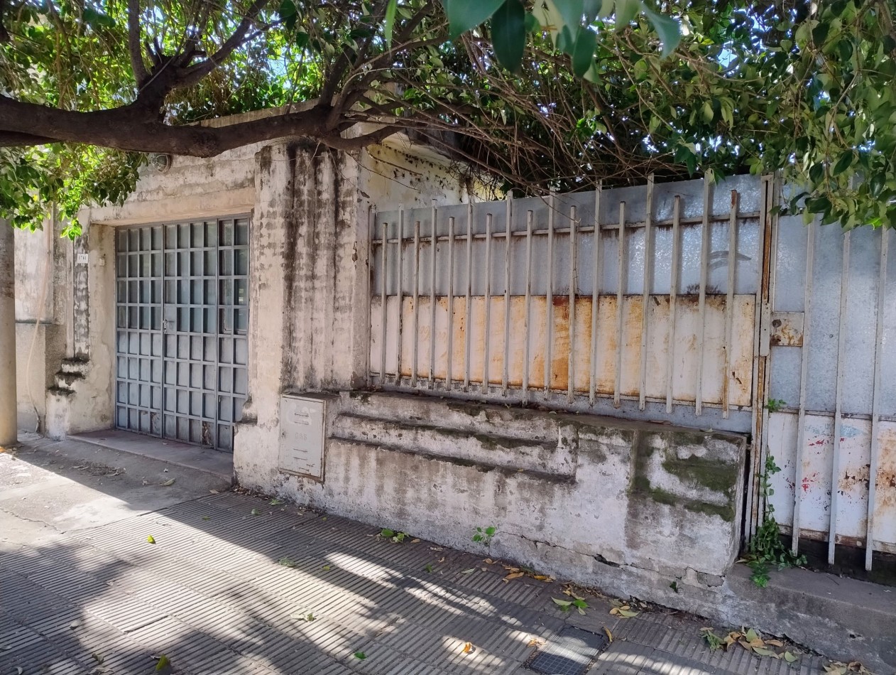 CASA EN VENTA A RECICLAR!!! IDEAL INVERSOR. BARRIO TALLERES OESTE