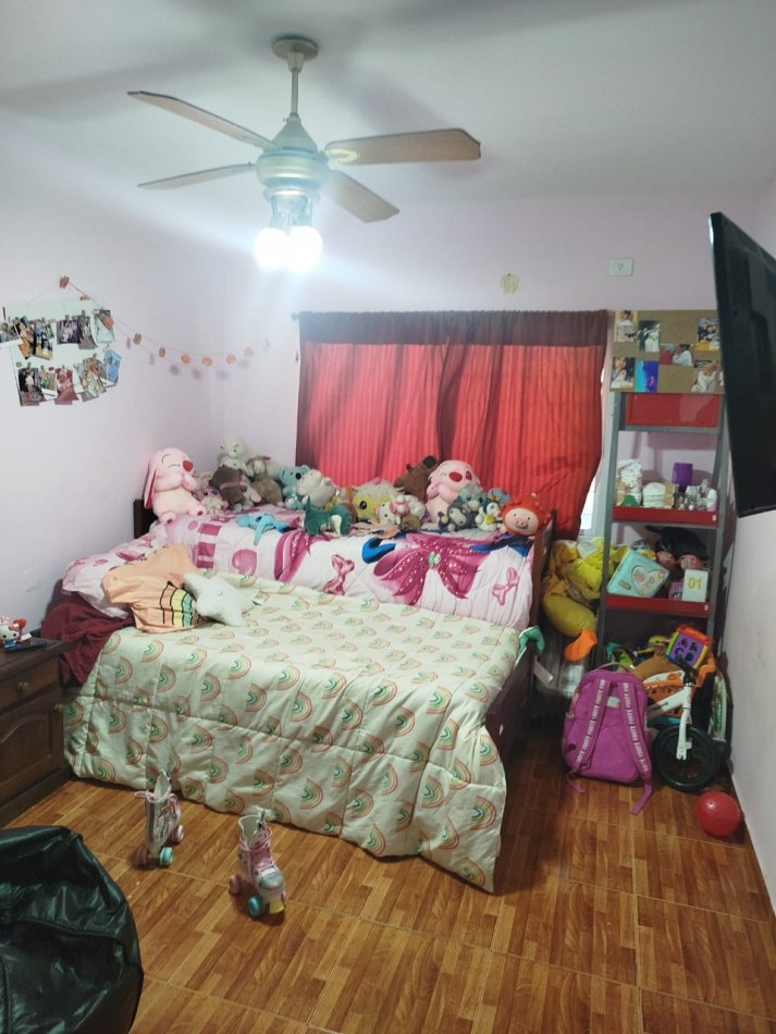 CASA EN VENTA 3DORM BARRIO CON SEGURIDAD VILLA ESQUIU!!!