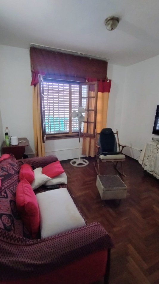 HERMOSA CASA A LA VENTA 4 DORM. C/PILETA B°AYACUCHO