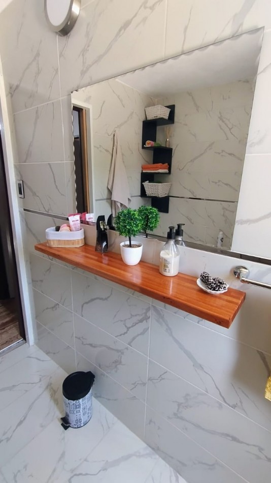 VENDO CASA 3 DORM C/PILETA EN B°CON SEGURIDAD VILLA ESQUIU!!!!!