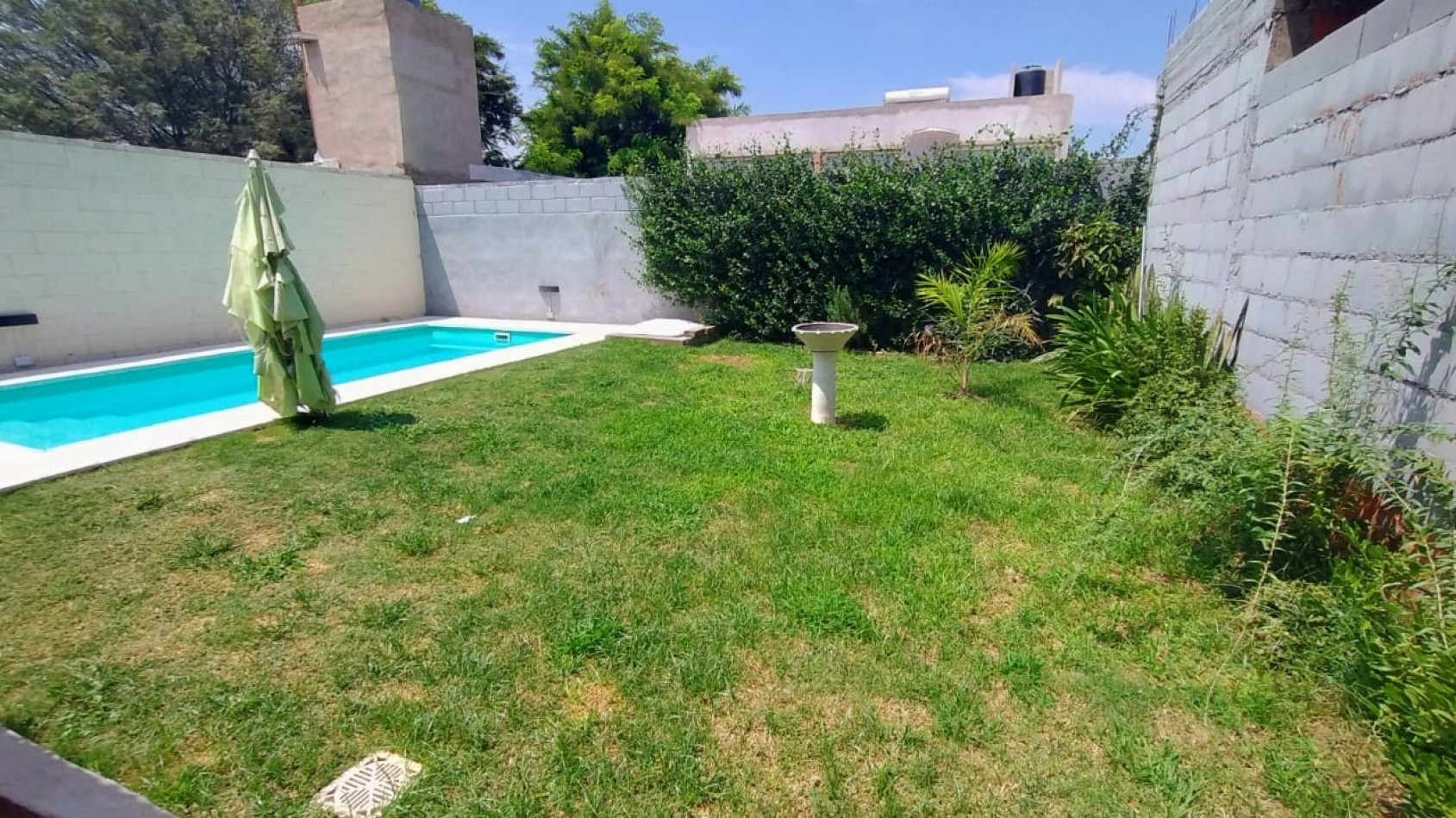 VENDO CASA 3 DORM C/PILETA EN B°CON SEGURIDAD VILLA ESQUIU!!!!!