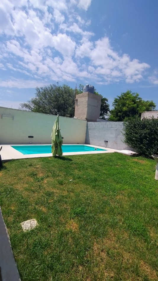 VENDO CASA 3 DORM C/PILETA EN B°CON SEGURIDAD VILLA ESQUIU!!!!!