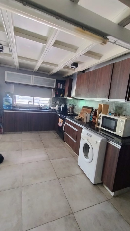 HERMOSA PROPIEDAD EN VENTA 2 DORM. EN BARRIO CON SEGURIDAD. VILLA ESQUIU!!!!