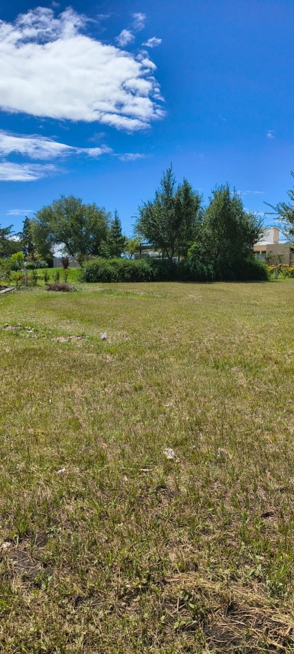 LOTE DE 800 M2 EN VENTA CARLOS PAZ GOLF EXCELENTE ENTORNO!!!!