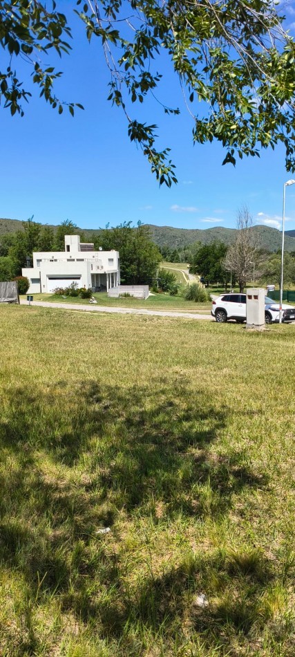 LOTE DE 800 M2 EN VENTA CARLOS PAZ GOLF EXCELENTE ENTORNO!!!!