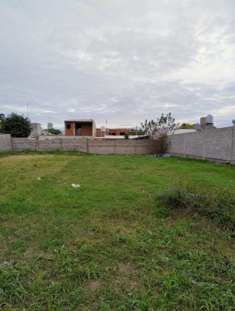 LOTE EN VENTA DE 250M2 EN BARRIO CON SEGURIDAD!!!