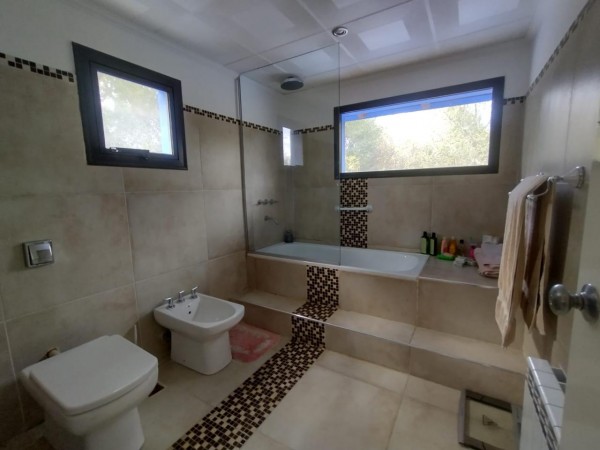 HERMOSA PROPIEDAD SOBRE LOTE DE 8000MTRS2, EN CUESTA BLANCA!!!!