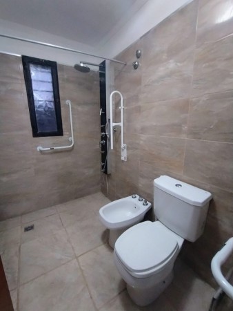 CASA CON PILETA EN BARRIO CON SEGURIDAD, VILLA ESQUIU!!!!