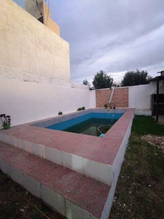 CASA CON PILETA EN BARRIO CON SEGURIDAD, VILLA ESQUIU!!!!